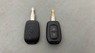 Used 2019 Renault Kwid [2015-2019] 1.0 RXT AMT Opt Petrol Automatic extra CAR KEY VIEW