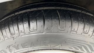 Used 2011 Hyundai i10 [2010-2016] Magna Petrol Petrol Manual tyres RIGHT FRONT TYRE TREAD VIEW