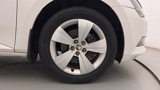 Used 2017 Skoda Superb [2016-2020] Style TSI MT Petrol Manual tyres RIGHT FRONT TYRE RIM VIEW