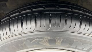Used 2011 Hyundai i10 [2010-2016] Magna Petrol Petrol Manual tyres LEFT FRONT TYRE TREAD VIEW