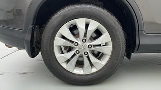 Used 2014 Honda CR-V [2013-2018] 2.4 AT Petrol Automatic tyres RIGHT REAR TYRE RIM VIEW
