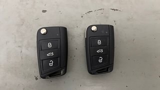 Used 2020 skoda Karoq Style AT Petrol Automatic extra CAR KEY VIEW