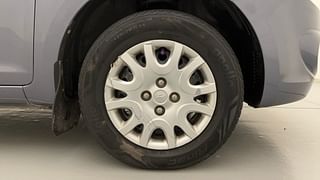 Used 2010 Hyundai i20 [2008-2012] Sportz 1.2 Petrol Manual tyres RIGHT FRONT TYRE RIM VIEW
