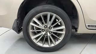 Used 2016 Toyota Corolla Altis [2014-2017] VL AT Petrol Petrol Automatic tyres RIGHT REAR TYRE RIM VIEW