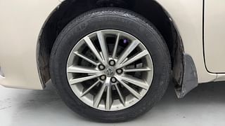 Used 2016 Toyota Corolla Altis [2014-2017] VL AT Petrol Petrol Automatic tyres LEFT FRONT TYRE RIM VIEW