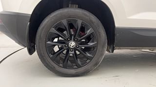 Used 2020 skoda Karoq Style AT Petrol Automatic tyres RIGHT REAR TYRE RIM VIEW