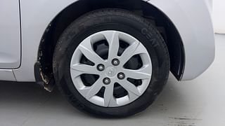 Used 2018 Hyundai Eon [2011-2018] Magna + (O) 1.0 Petrol Manual tyres RIGHT FRONT TYRE RIM VIEW