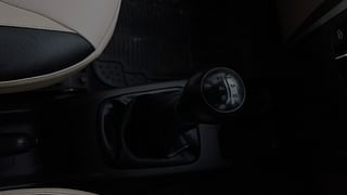 Used 2018 Hyundai Eon [2011-2018] Magna + (O) 1.0 Petrol Manual interior GEAR  KNOB VIEW