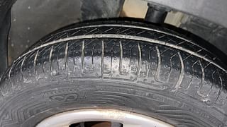 Used 2016 Renault Kwid [2015-2019] 1.0 RXT AMT Petrol Automatic tyres RIGHT FRONT TYRE TREAD VIEW