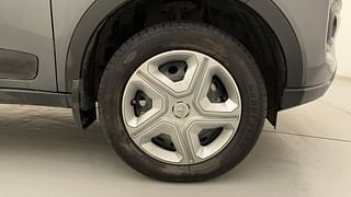 Used 2022 Tata Nexon XMA AMT Petrol Petrol Automatic tyres RIGHT FRONT TYRE RIM VIEW