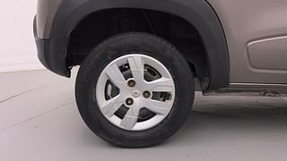 Used 2016 Renault Kwid [2015-2019] 1.0 RXT AMT Petrol Automatic tyres RIGHT REAR TYRE RIM VIEW