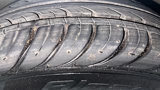 Used 2018 Hyundai Eon [2011-2018] Magna + (O) 1.0 Petrol Manual tyres LEFT FRONT TYRE TREAD VIEW