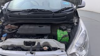 Used 2018 Hyundai Eon [2011-2018] Magna + (O) 1.0 Petrol Manual engine ENGINE LEFT SIDE HINGE & APRON VIEW