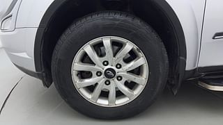Used 2016 Mahindra XUV500 [2015-2018] W10 AWD AT Diesel Automatic tyres LEFT FRONT TYRE RIM VIEW