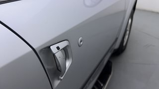 Used 2016 Mahindra XUV500 W10 AWD AT Diesel Automatic dents MINOR SCRATCH