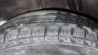 Used 2019 Renault Kwid [2015-2019] RXT Opt Petrol Manual tyres RIGHT REAR TYRE TREAD VIEW