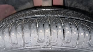 Used 2019 Renault Kwid [2015-2019] RXT Opt Petrol Manual tyres RIGHT FRONT TYRE TREAD VIEW