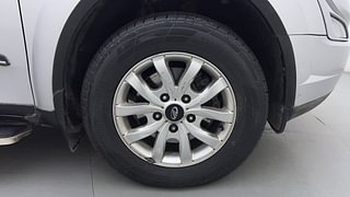 Used 2016 Mahindra XUV500 W10 AWD AT Diesel Automatic tyres RIGHT FRONT TYRE RIM VIEW