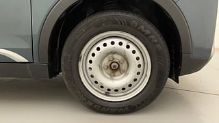 Used 2022 Mahindra XUV 300 W4 Diesel Diesel Manual tyres RIGHT FRONT TYRE RIM VIEW