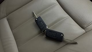 Used 2016 Mahindra XUV500 [2015-2018] W8 AT Diesel Automatic extra CAR KEY VIEW