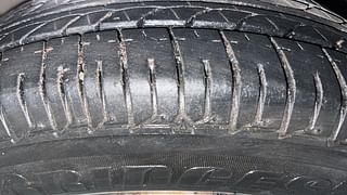 Used 2010 Hyundai i10 [2007-2010] Sportz  AT Petrol Petrol Automatic tyres LEFT FRONT TYRE TREAD VIEW