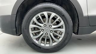 Used 2017 Maruti Suzuki S-Cross [2015-2017] Alpha 1.3 Diesel Manual tyres LEFT FRONT TYRE RIM VIEW
