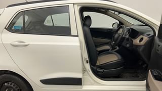 Used 2019 Hyundai Grand i10 [2017-2020] Magna 1.2 Kappa VTVT Petrol Manual interior RIGHT SIDE FRONT DOOR CABIN VIEW