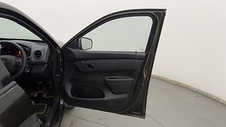 Used 2017 Renault Kwid [2017-2019] RXT 1.0 SCE Special (O) Petrol Manual interior RIGHT FRONT DOOR OPEN VIEW