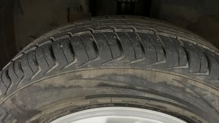 Used 2017 Renault Kwid [2017-2019] RXT 1.0 SCE Special (O) Petrol Manual tyres LEFT FRONT TYRE TREAD VIEW