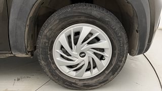 Used 2017 Renault Kwid [2017-2019] RXT 1.0 SCE Special (O) Petrol Manual tyres RIGHT FRONT TYRE RIM VIEW