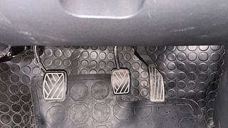 Used 2013 Maruti Suzuki Ritz [2012-2017] Vxi Petrol Manual interior PEDALS VIEW