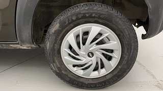 Used 2017 Renault Kwid [2017-2019] RXT 1.0 SCE Special (O) Petrol Manual tyres LEFT REAR TYRE RIM VIEW