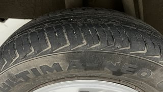 Used 2017 Renault Kwid [2017-2019] RXT 1.0 SCE Special (O) Petrol Manual tyres RIGHT REAR TYRE TREAD VIEW