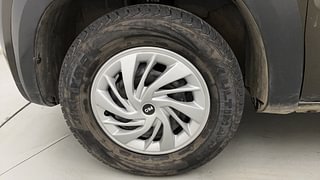 Used 2017 Renault Kwid [2017-2019] RXT 1.0 SCE Special (O) Petrol Manual tyres LEFT FRONT TYRE RIM VIEW