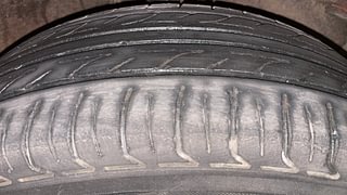 Used 2010 Maruti Suzuki Swift [2007-2011] VXi Petrol Manual tyres RIGHT FRONT TYRE TREAD VIEW