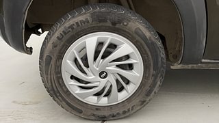 Used 2017 Renault Kwid [2017-2019] RXT 1.0 SCE Special (O) Petrol Manual tyres RIGHT REAR TYRE RIM VIEW