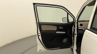 Used 2018 Maruti Suzuki Wagon R 1.0 [2013-2019] LXi CNG Petrol+cng Manual interior LEFT FRONT DOOR OPEN VIEW