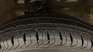 Used 2018 Maruti Suzuki Wagon R 1.0 [2013-2019] LXi CNG Petrol+cng Manual tyres RIGHT FRONT TYRE TREAD VIEW