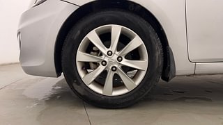 Used 2011 Hyundai Verna [2011-2015] Fluidic 1.6 VTVT SX Petrol Manual tyres LEFT FRONT TYRE RIM VIEW