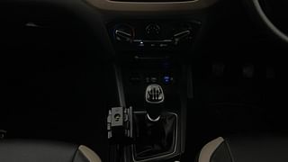 Used 2019 Hyundai Elite i20 [2018-2020] Sportz Plus 1.4 CRDI Diesel Manual interior GEAR  KNOB VIEW