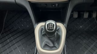 Used 2018 Hyundai Grand i10 [2017-2020] Sportz 1.2 Kappa VTVT Petrol Manual interior GEAR  KNOB VIEW
