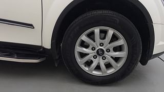 Used 2015 Mahindra XUV500 [2015-2018] W10 Diesel Manual tyres RIGHT FRONT TYRE RIM VIEW