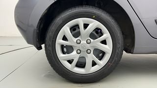 Used 2018 Hyundai Grand i10 [2017-2020] Sportz 1.2 Kappa VTVT Petrol Manual tyres RIGHT REAR TYRE RIM VIEW