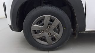 Used 2017 Renault Kwid [2015-2019] 1.0 RXL AMT Petrol Automatic tyres LEFT FRONT TYRE RIM VIEW