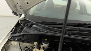 Used 2014 Honda City [2014-2017] E Petrol Manual engine ENGINE RIGHT SIDE HINGE & APRON VIEW
