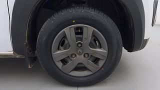 Used 2017 Renault Kwid [2015-2019] 1.0 RXL AMT Petrol Automatic tyres RIGHT FRONT TYRE RIM VIEW