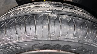 Used 2017 Renault Kwid [2015-2019] 1.0 RXL AMT Petrol Automatic tyres RIGHT FRONT TYRE TREAD VIEW