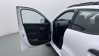 Used 2019 Renault Kwid [2015-2019] RXT Opt Petrol Manual interior LEFT FRONT DOOR OPEN VIEW