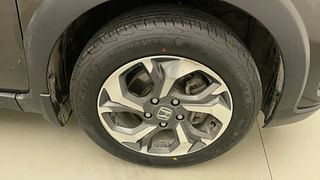 Used 2016 Honda BR-V [2016-2020] V CVT Petrol Petrol Automatic tyres RIGHT FRONT TYRE RIM VIEW