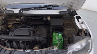 Used 2017 Renault Kwid [2015-2019] 1.0 RXL AMT Petrol Automatic engine ENGINE LEFT SIDE HINGE & APRON VIEW